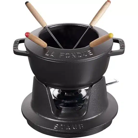 15 Best Fonduetöpfe für Gesellige Abende mit Geschmack 9 Staub Fondue-Set, induktionsgeeignet, Gusseisen, 1 Stück