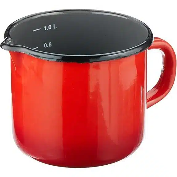 Die 15 besten Milchtöpfe, mit denen das Erhitzen von Milch mühelos und sicher gelingt 10 Karl Kruger Rom Emaille-Milchkännchen mit Ausguss (1 l)