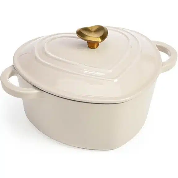 Die 7 besten Schmortöpfe, die das Abendessen unter der Woche zu einem klassischen Genuss machen 4 Paris Hilton Emaillierte Gusseisen-Auflaufform (Creme)