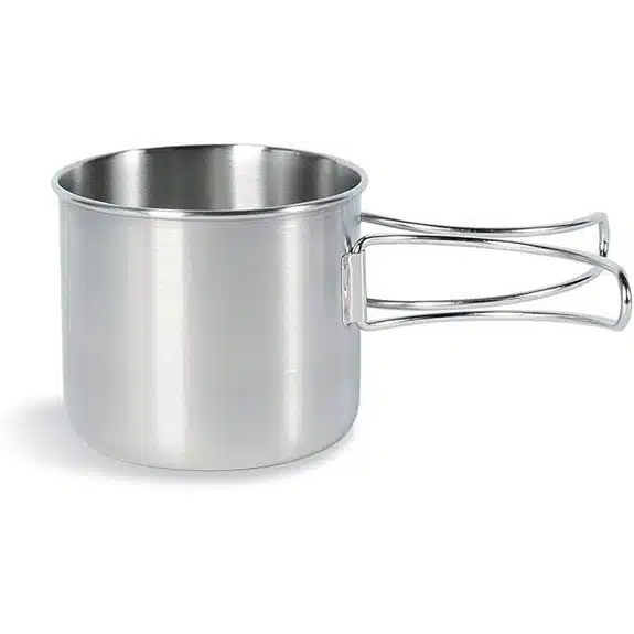 7 Best Kochtöpfe für Camping, die dein Outdoor-Kochen verbessern 5 Tatonka Edelstahl-Becher mit Klappgriff (500-850 ml)