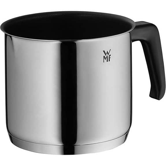 Die 15 besten Milchtöpfe, mit denen das Erhitzen von Milch mühelos und sicher gelingt 11 WMF Cromargan Edelstahl-Milchkännchen 14 cm
